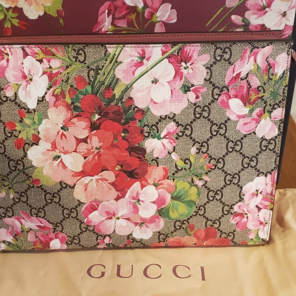 Gucci GG Supreme Guccissima Pink Blooms Print Floral Leather Clutch Pouch Bag